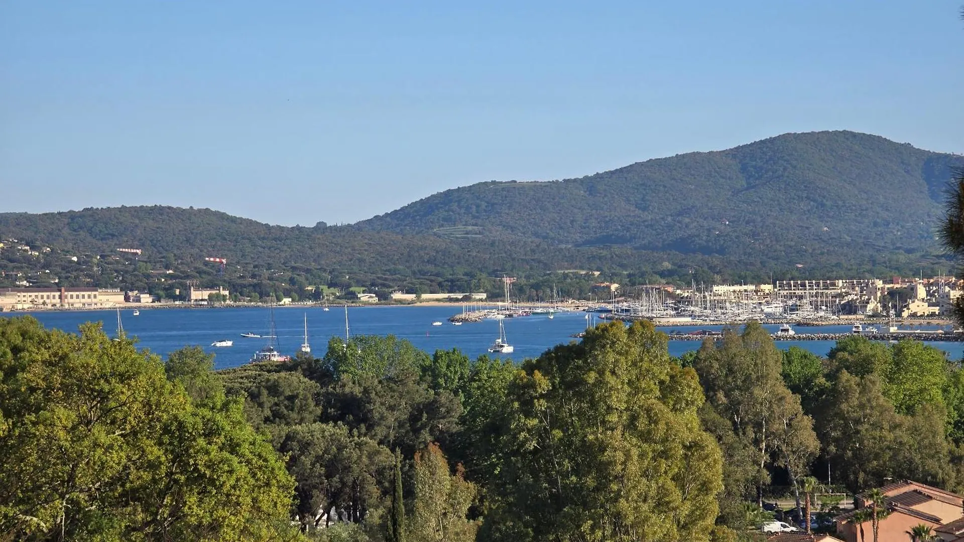 CHEZ ADRIANA studio cosy VUE sur le golfe de Saint-Tropez Grimaud Appartement